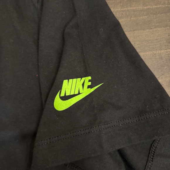 Nike Graphic T-Shirt Men’s Size Medium Cotton Black Neon Green StreetwearTee - Picture 4 of 6